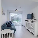 Modern 5 Bed House In Bedford Perfect For Contractors