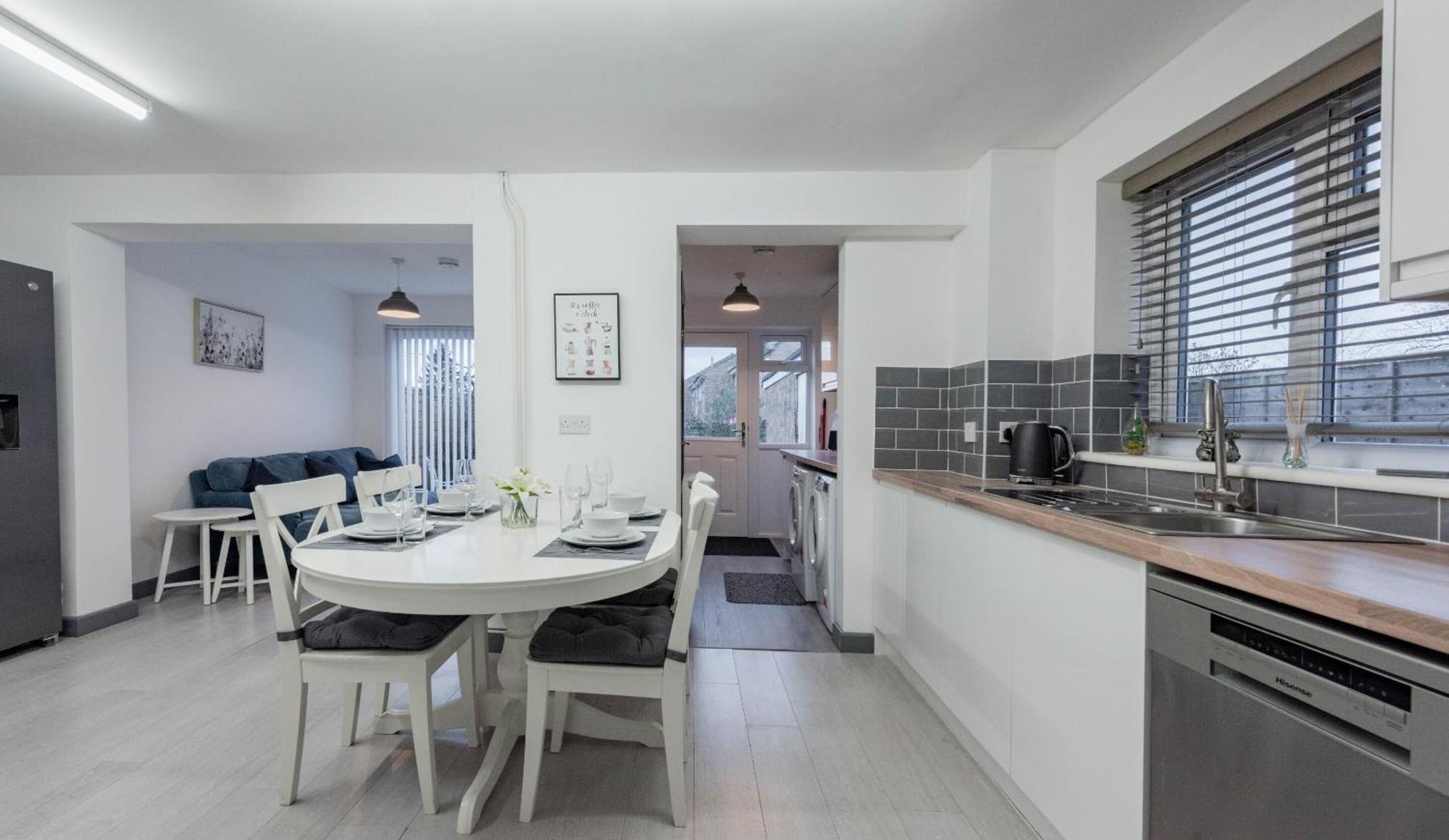 Modern 5 Bed House In Perfect For Contractors Holiday home