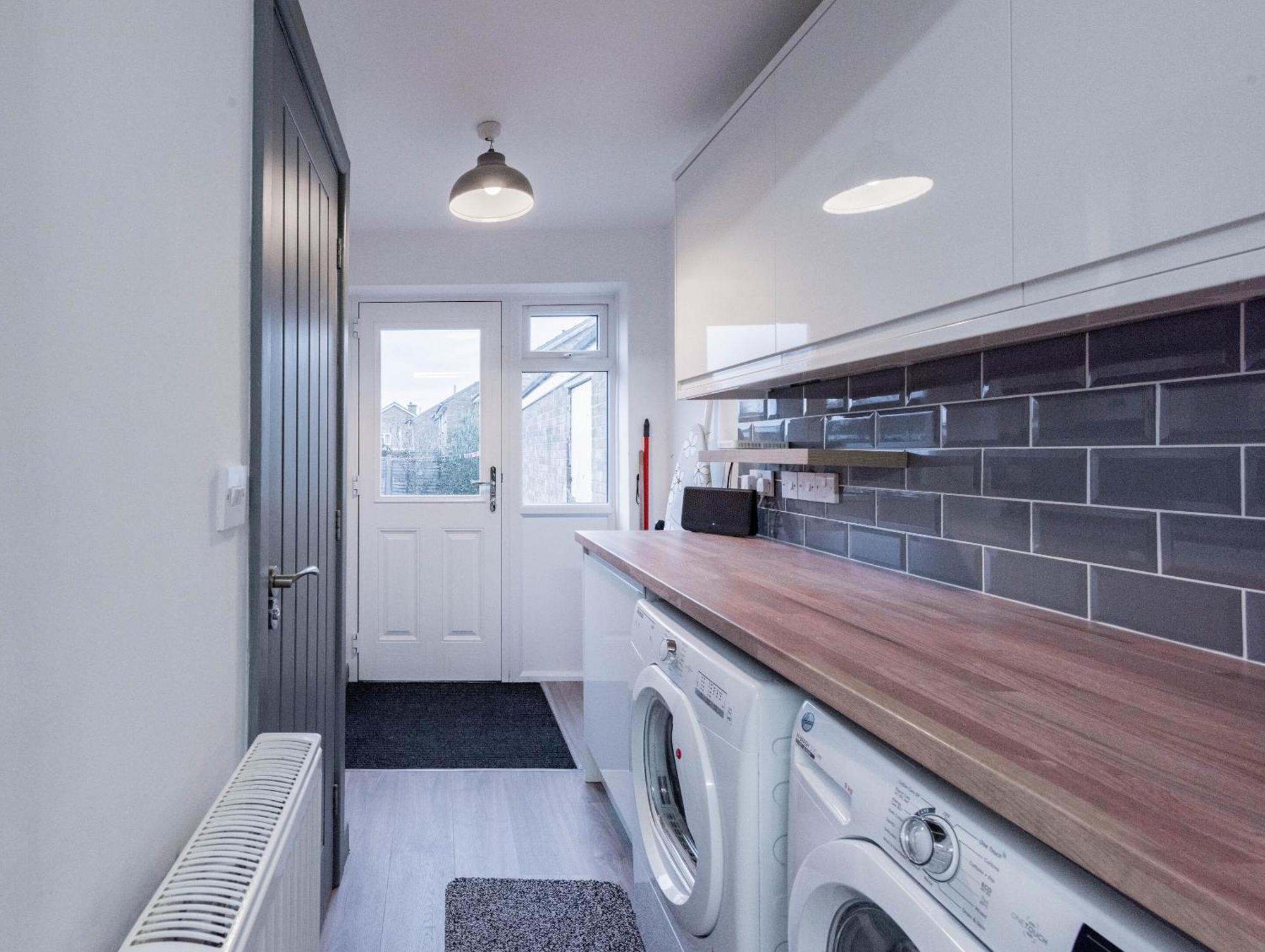 Modern 5 Bed House In Perfect For Contractors